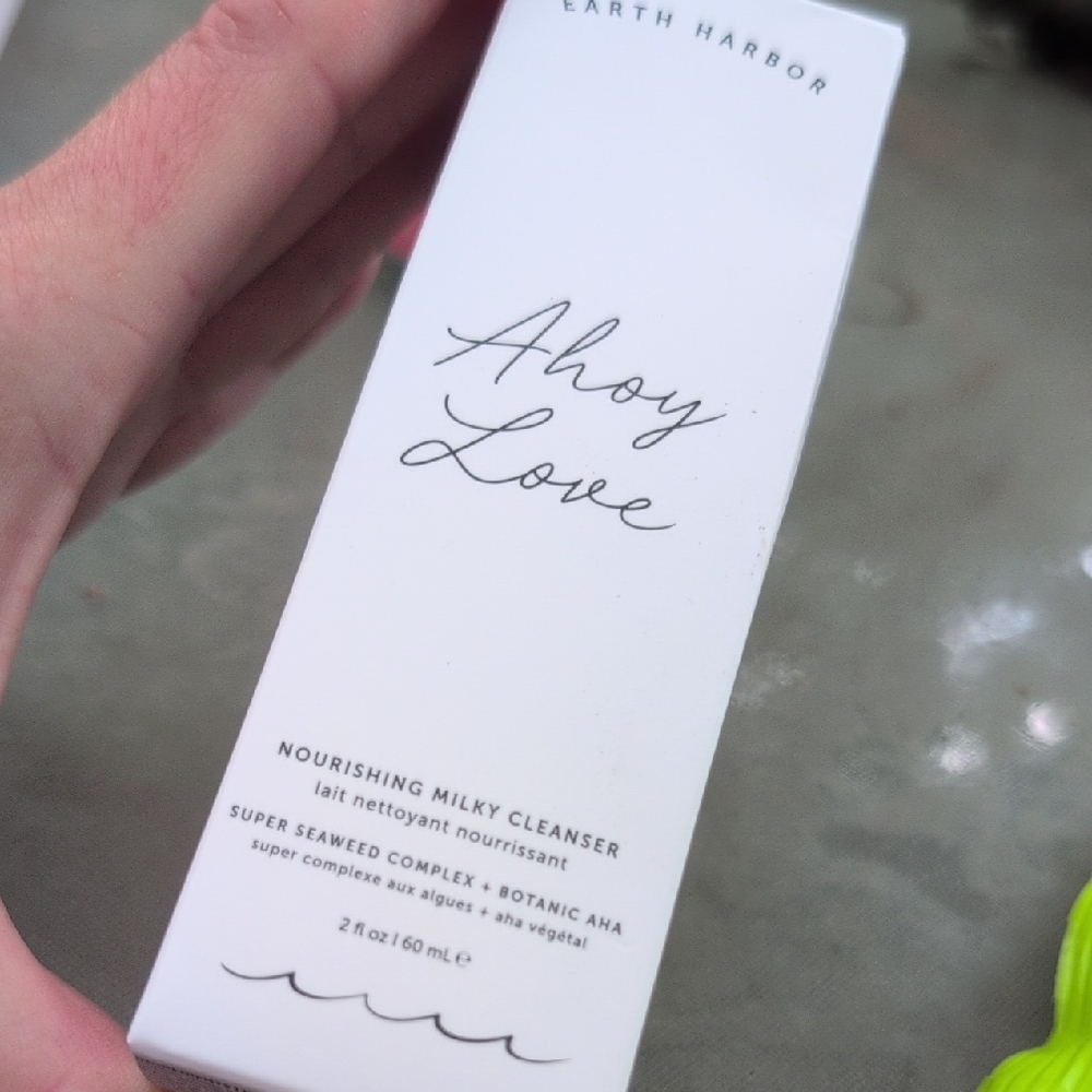 Earth Harbor Ahoy, Love Nourishing Milk Cleanser NIB NEW IN BOX